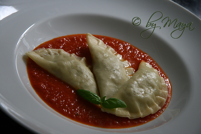 Maultaschen_in_Tomatensoe_10