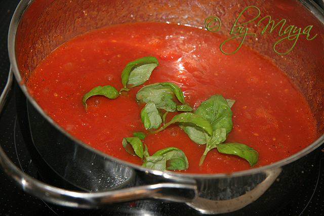 Maultaschen_in_Tomatensoe_2