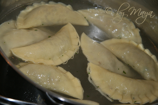 Maultaschen_in_Tomatensoe_9
