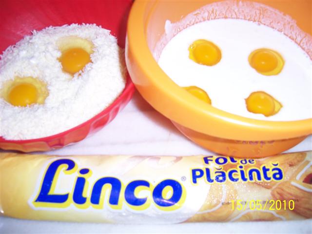 PLACINTA_CU_BRANZA_SARATA_1
