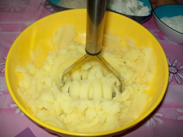 Bilute_de_cartofi_cu_inima_de_mozzarella_4
