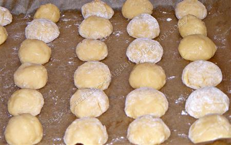 Bulete_cu_cascaval_la_cuptor_9