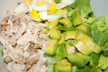 Clatite_umplute_cu_salata_de_pui_si_avocado_5