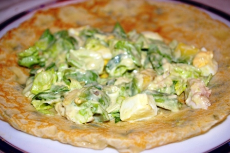Clatite_umplute_cu_salata_de_pui_si_avocado_7