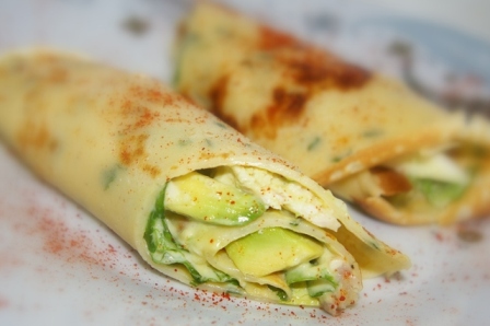 Clatite_umplute_cu_salata_de_pui_si_avocado_8